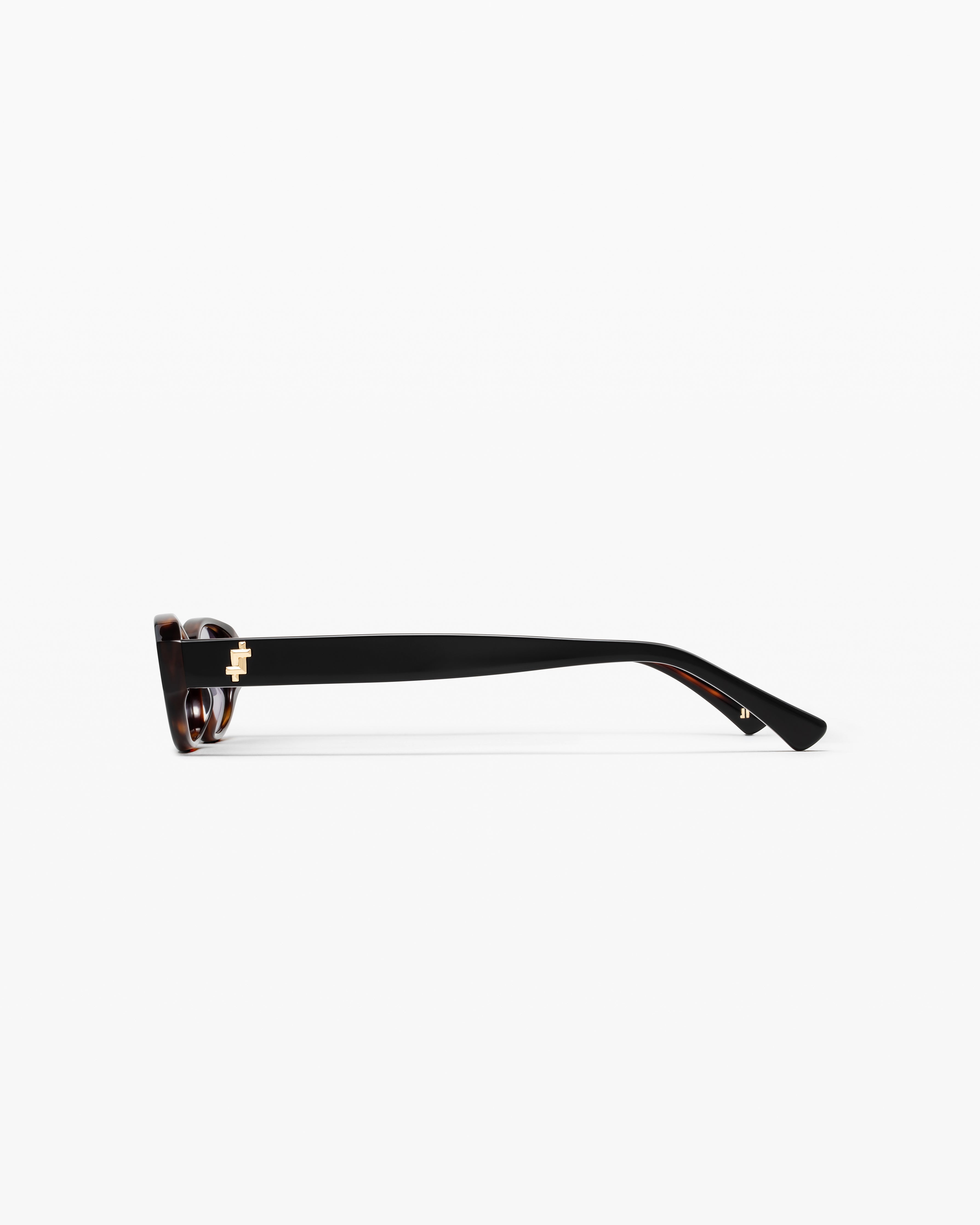 La Cassi Ovale Lunettes de Soleil pour femme in Noir