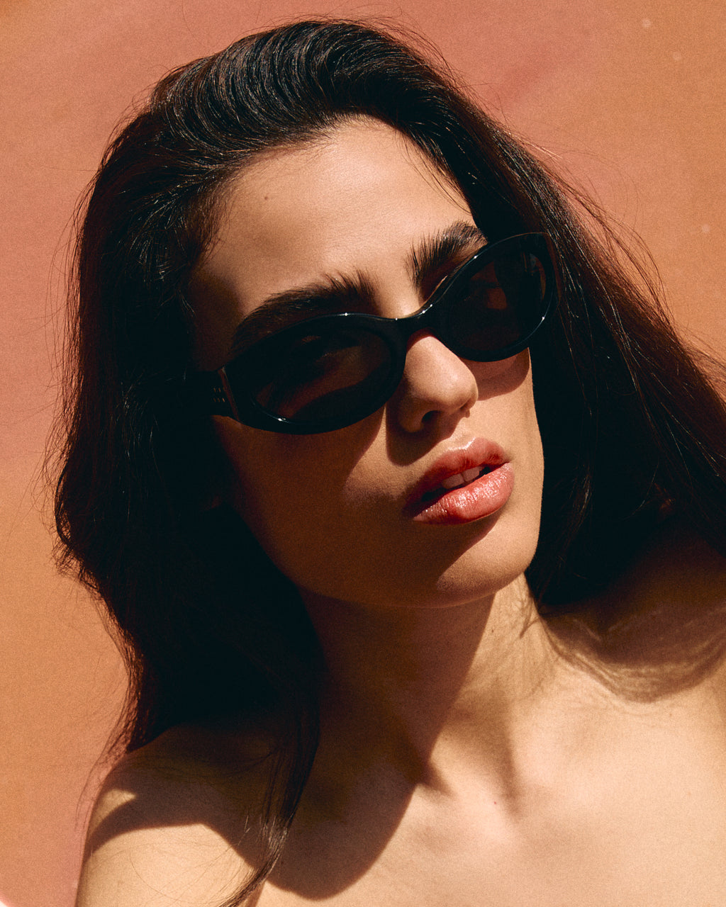 The Clove Oval  in Black