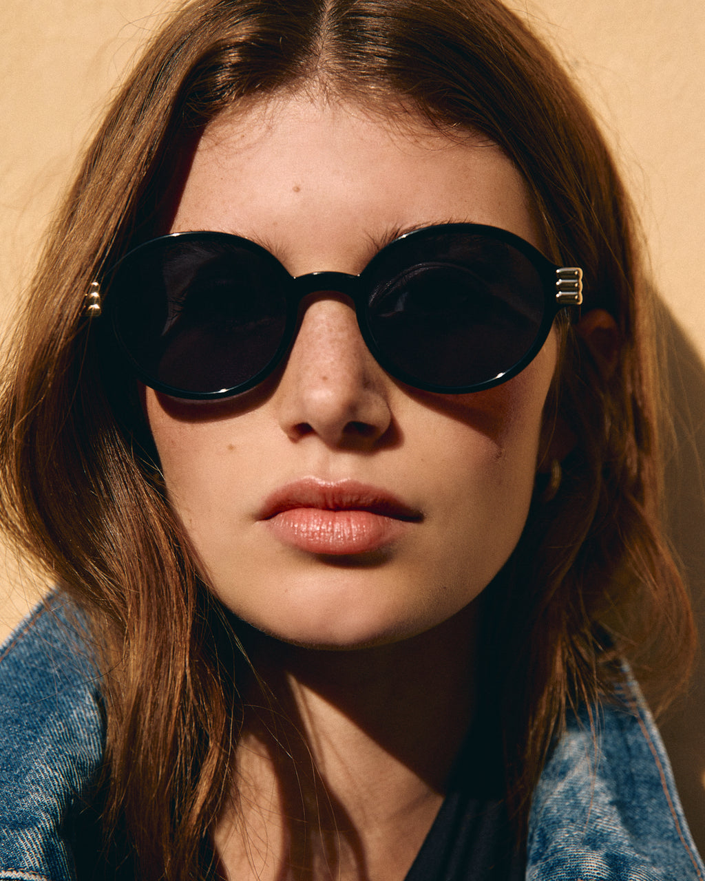 The Carvi Round Women's Sunglasses in Black