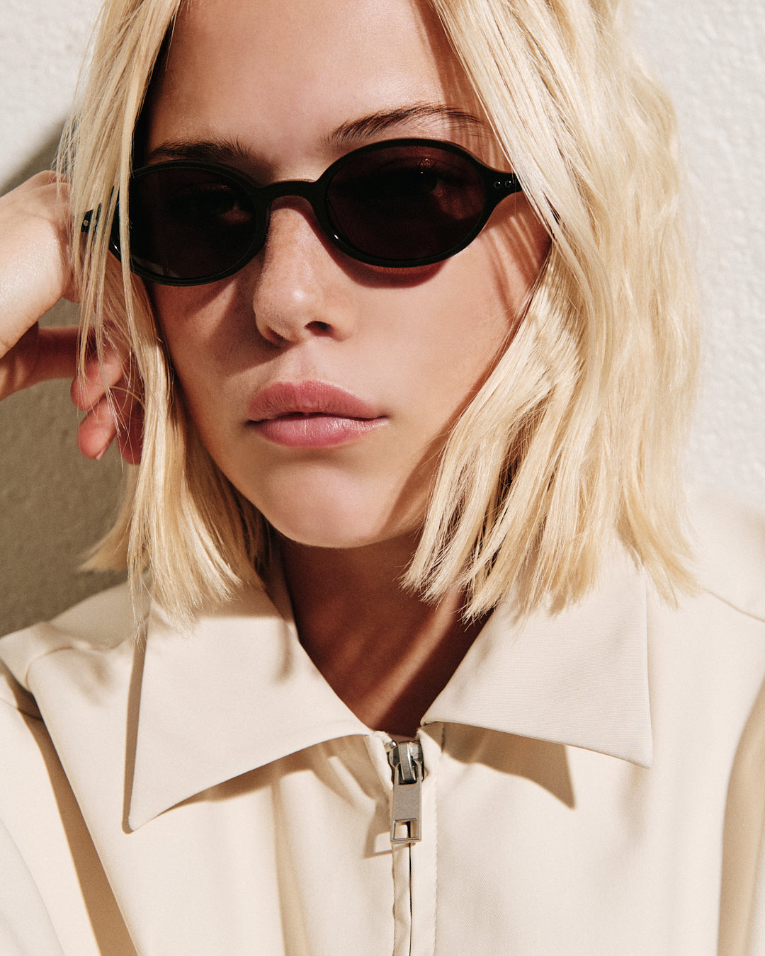 La Elvie Ovale Lunettes de Soleil pour femme in Brun