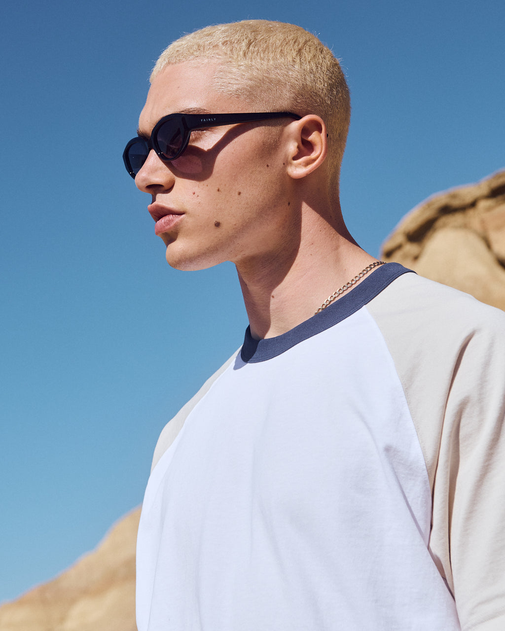 The Curl Oval Men's Sunglasses in Black