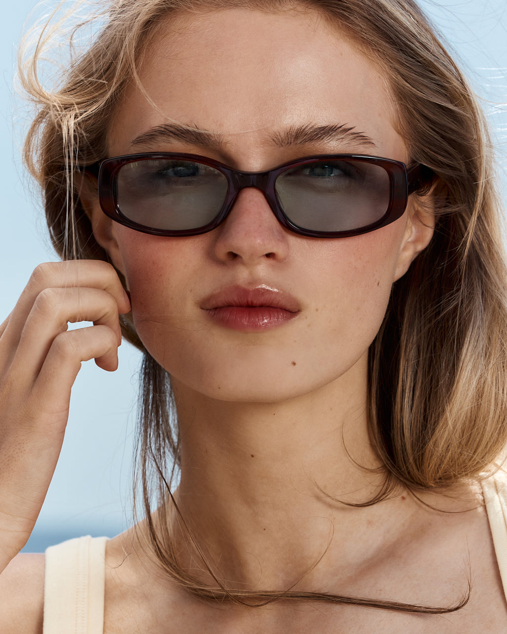 La Nalu Ovale Lunettes de Soleil pour femme in Rouge