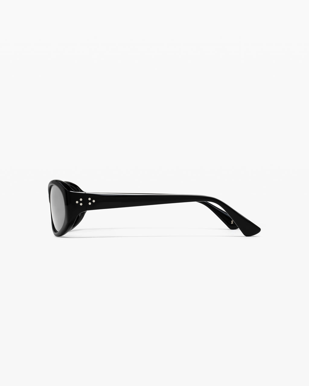 The Ivy Oval Women's Sunglasses in Black