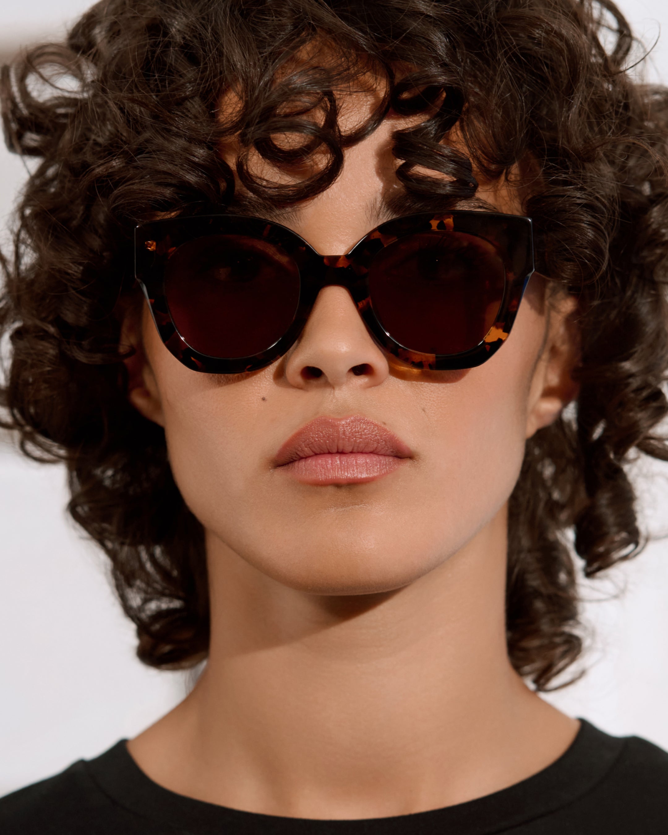 La Swirl Papillon Lunettes de Soleil pour femme in Ecaille foncée