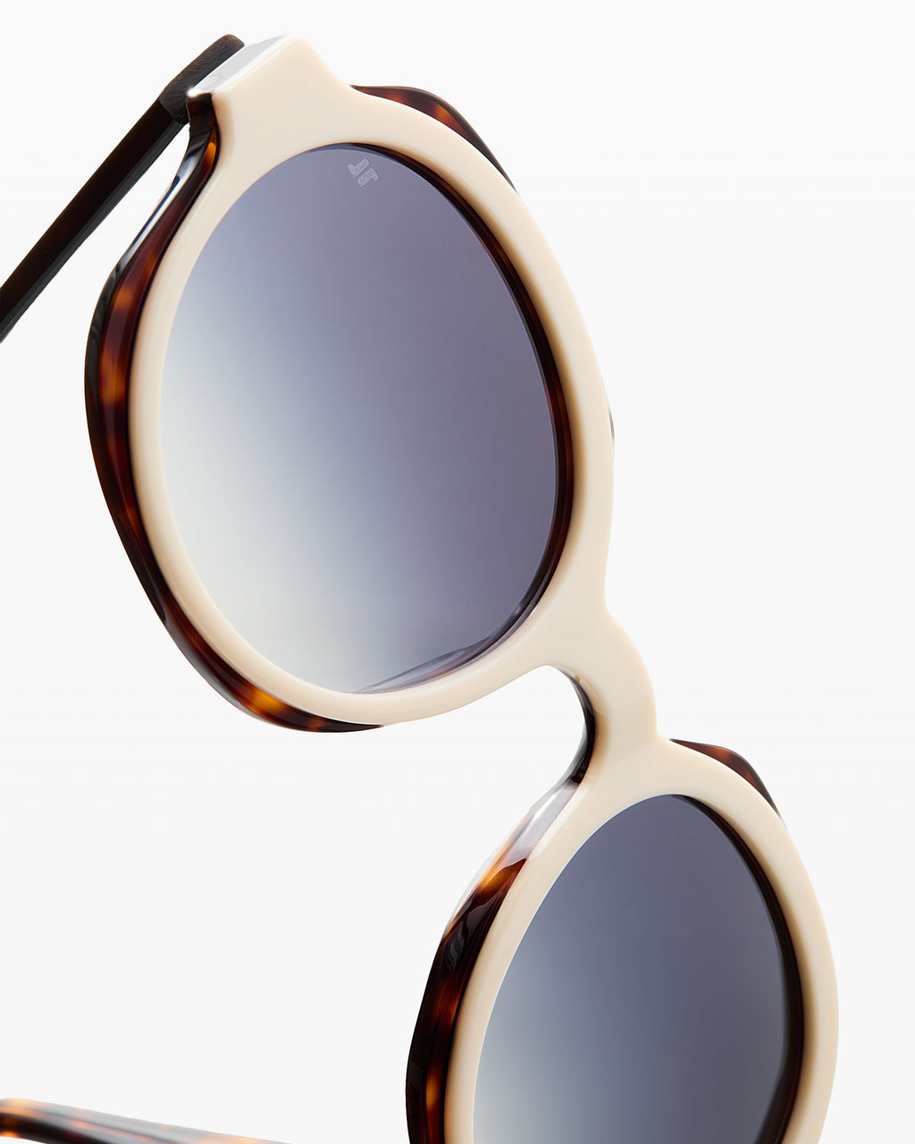 The Fara Rund Damen-Sonnenbrillen in Creme