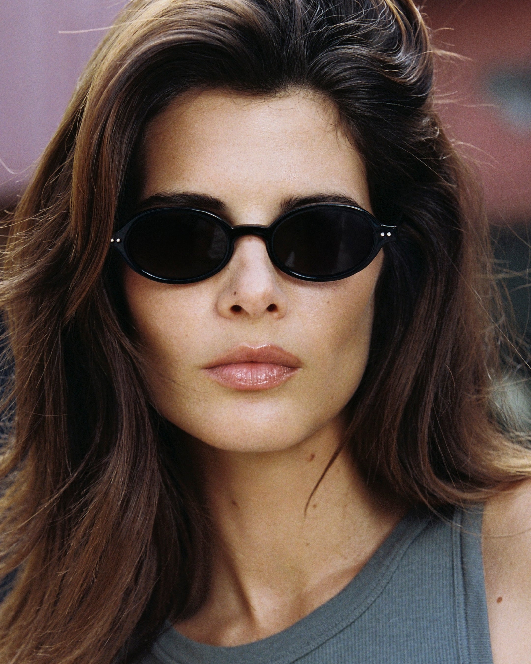 The Elvie Oval Women's Sunglasses in Black