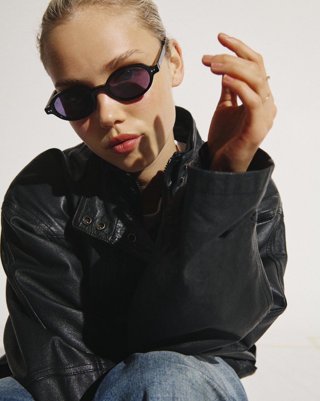 The Elvie Oval Damen-Sonnenbrillen in Schwarz