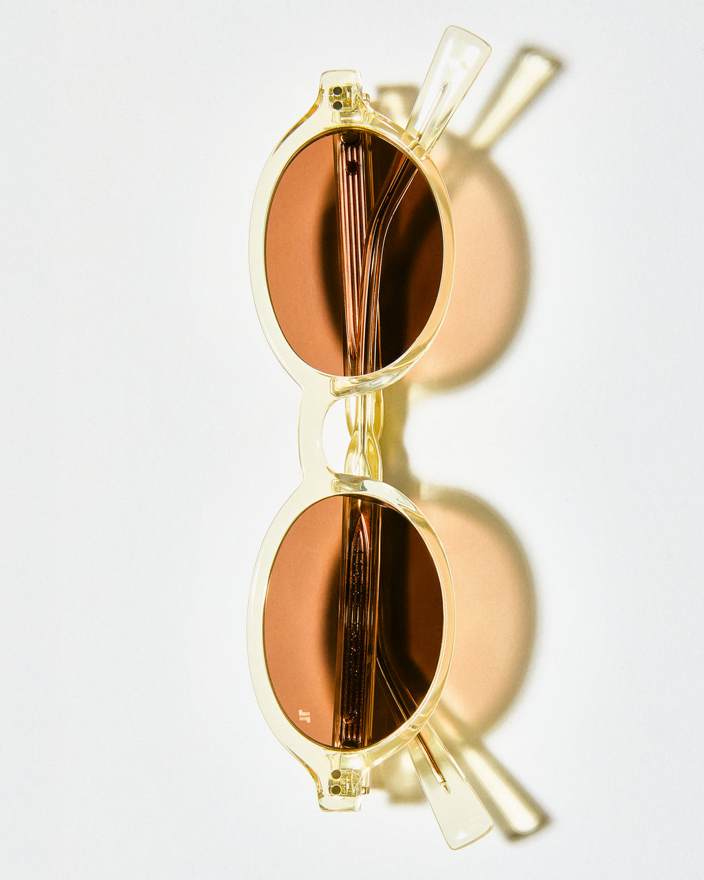 La Elvie Ovale Lunettes de Soleil pour femme in Jaune cristal