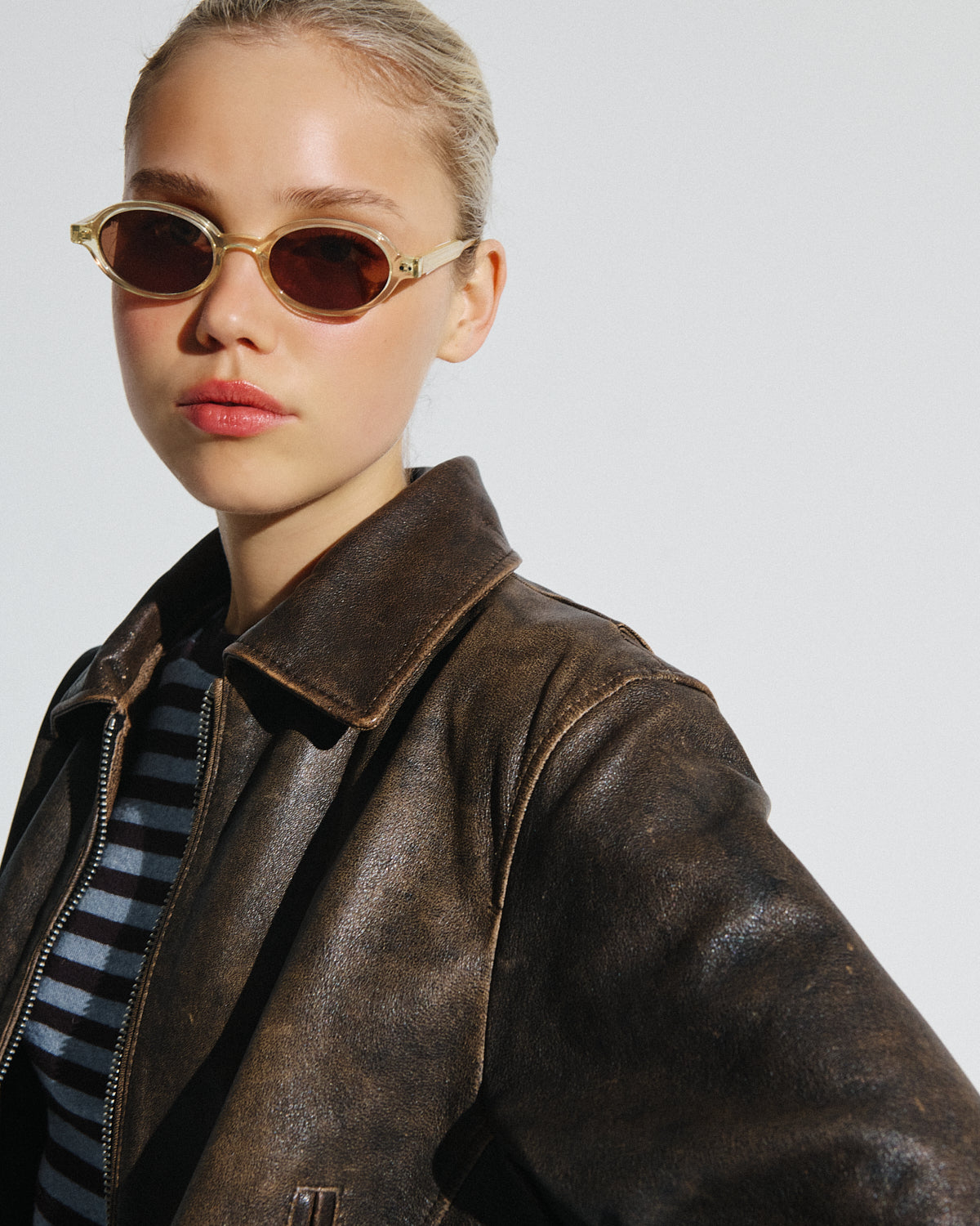 The Elvie Oval Women's Sunglasses in Crystal yellow