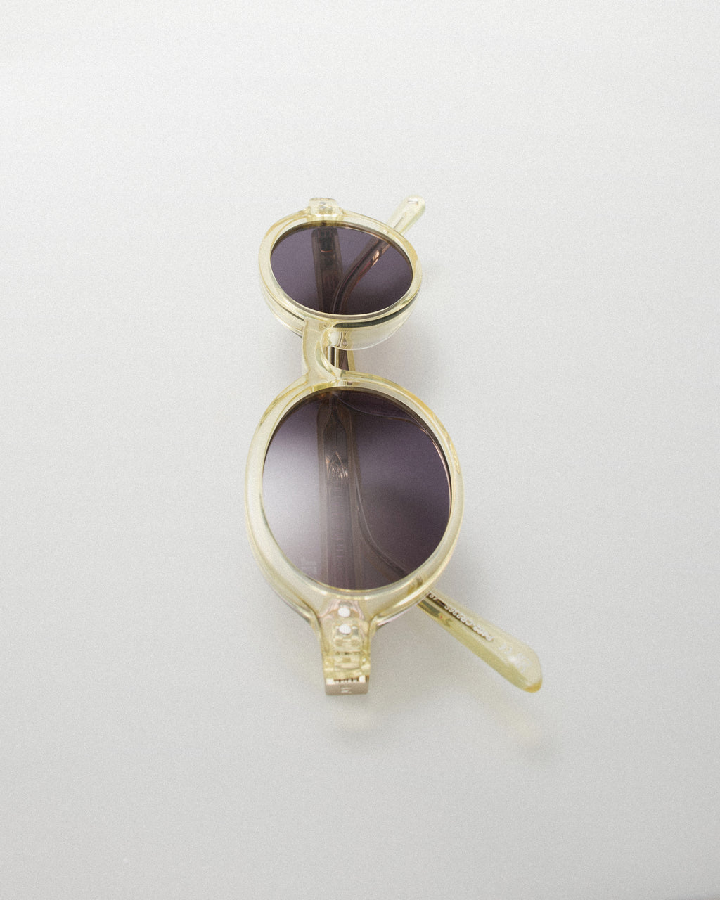 La Elvie Ovale Lunettes de Soleil pour femme in Jaune cristal