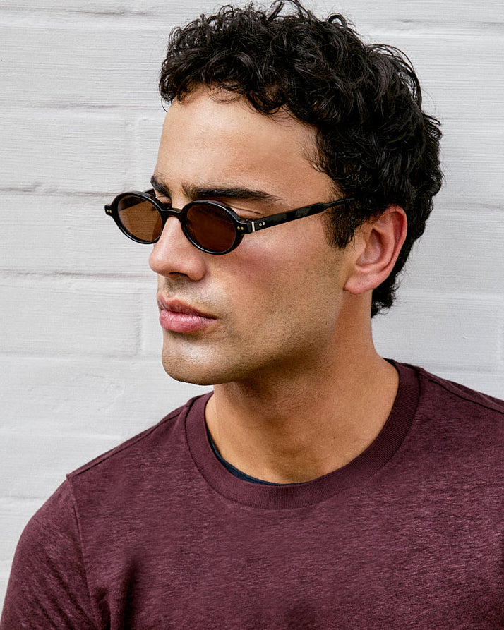 La Elvie Ovale Lunettes de Soleil pour femme in Ecaille foncée