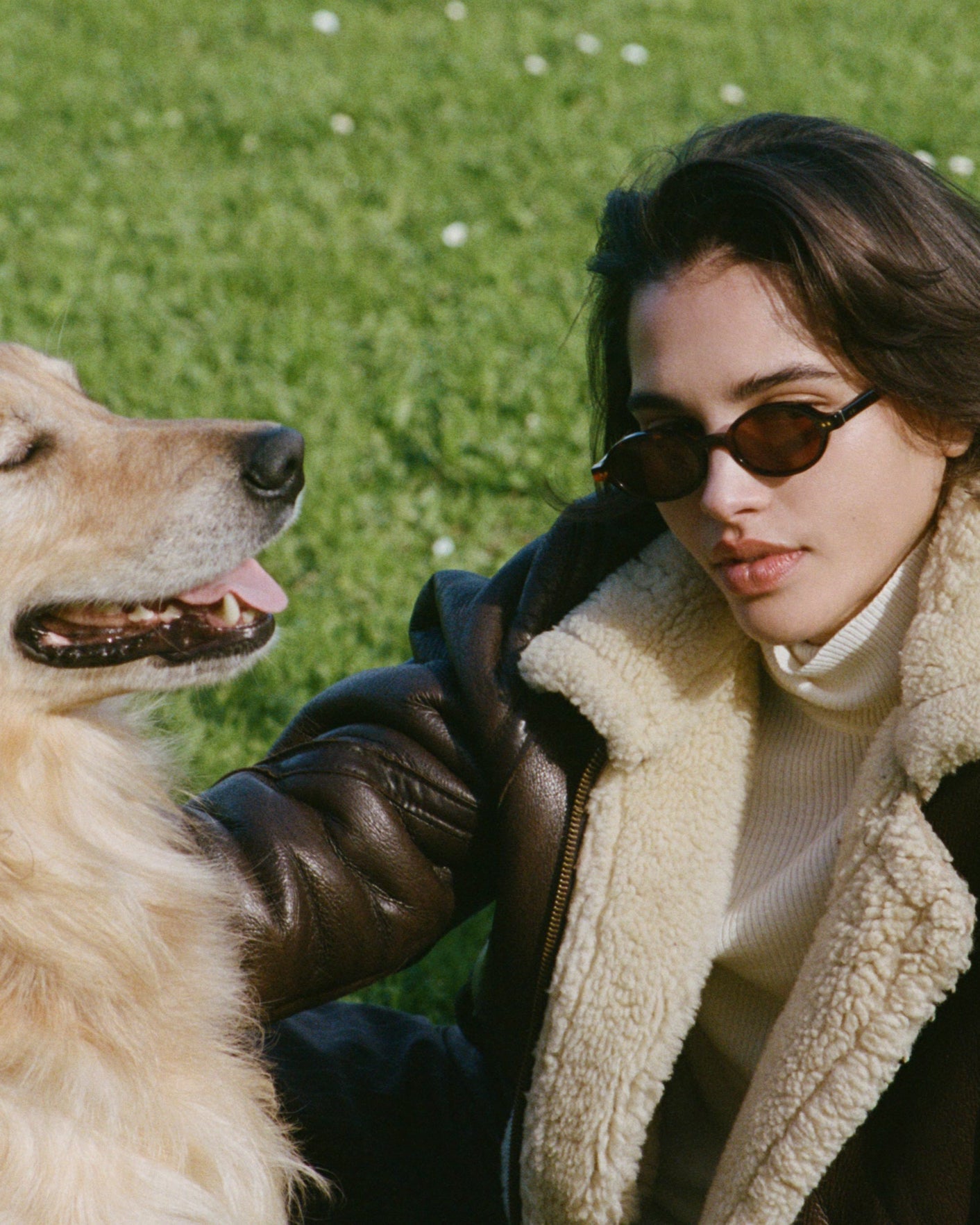 The Elvie Oval Women's Sunglasses in Dark Tortoise