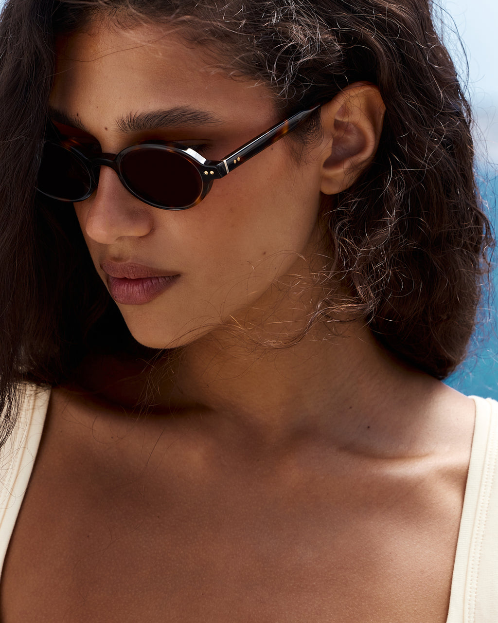 The Elvie L Oval Women's Sunglasses in Dark Tortoise