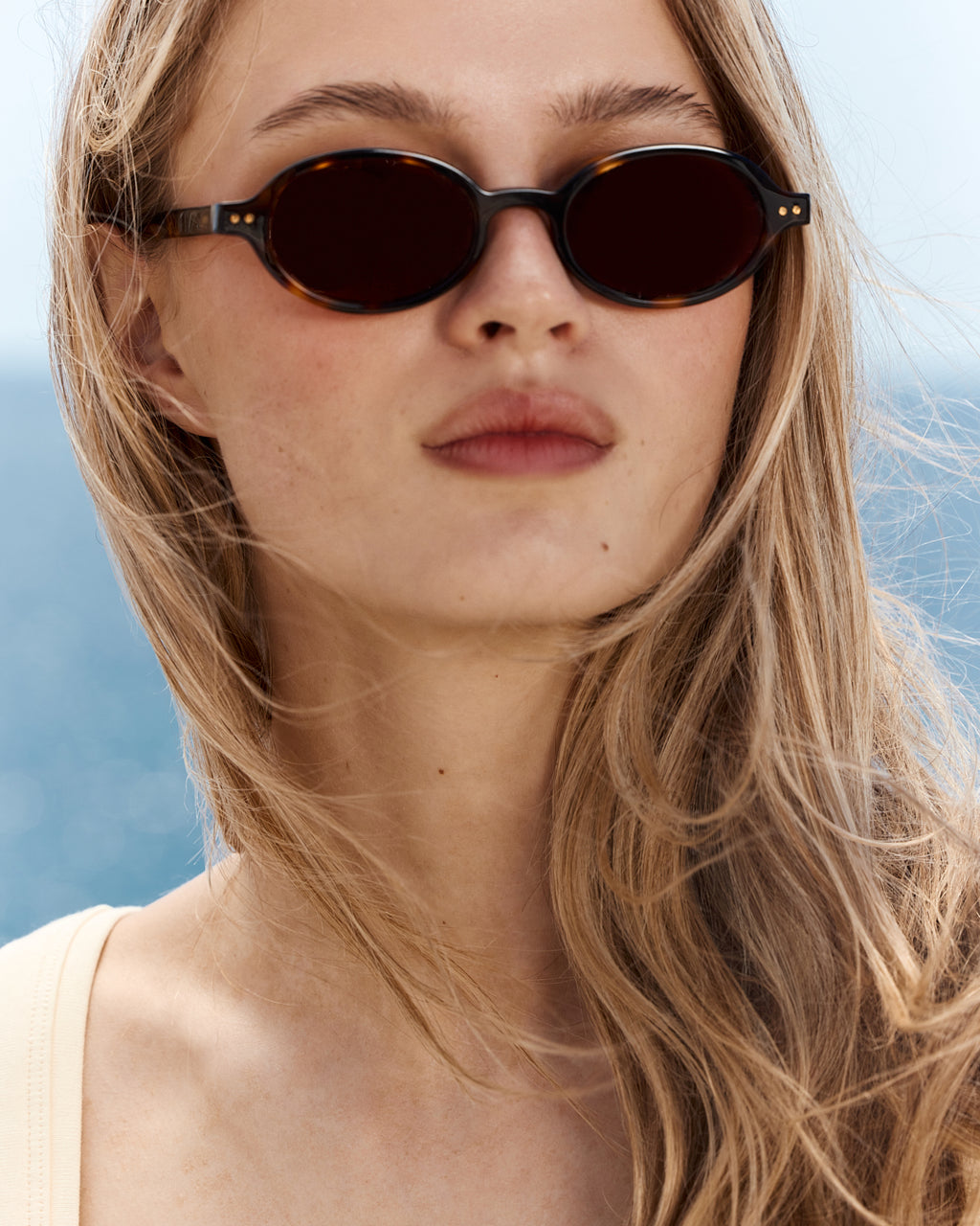The Elvie Oval Women's Sunglasses in Dark Tortoise