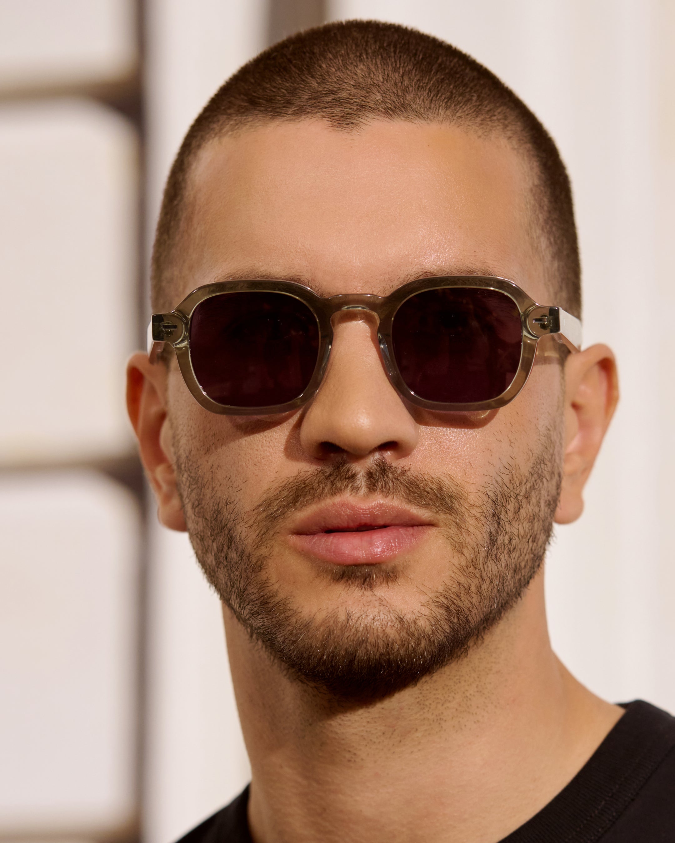 エイミール　セラアース　レッグシェイパー The Ezra Medium Men's Sunglasses in Green | Jimmy Fairly US