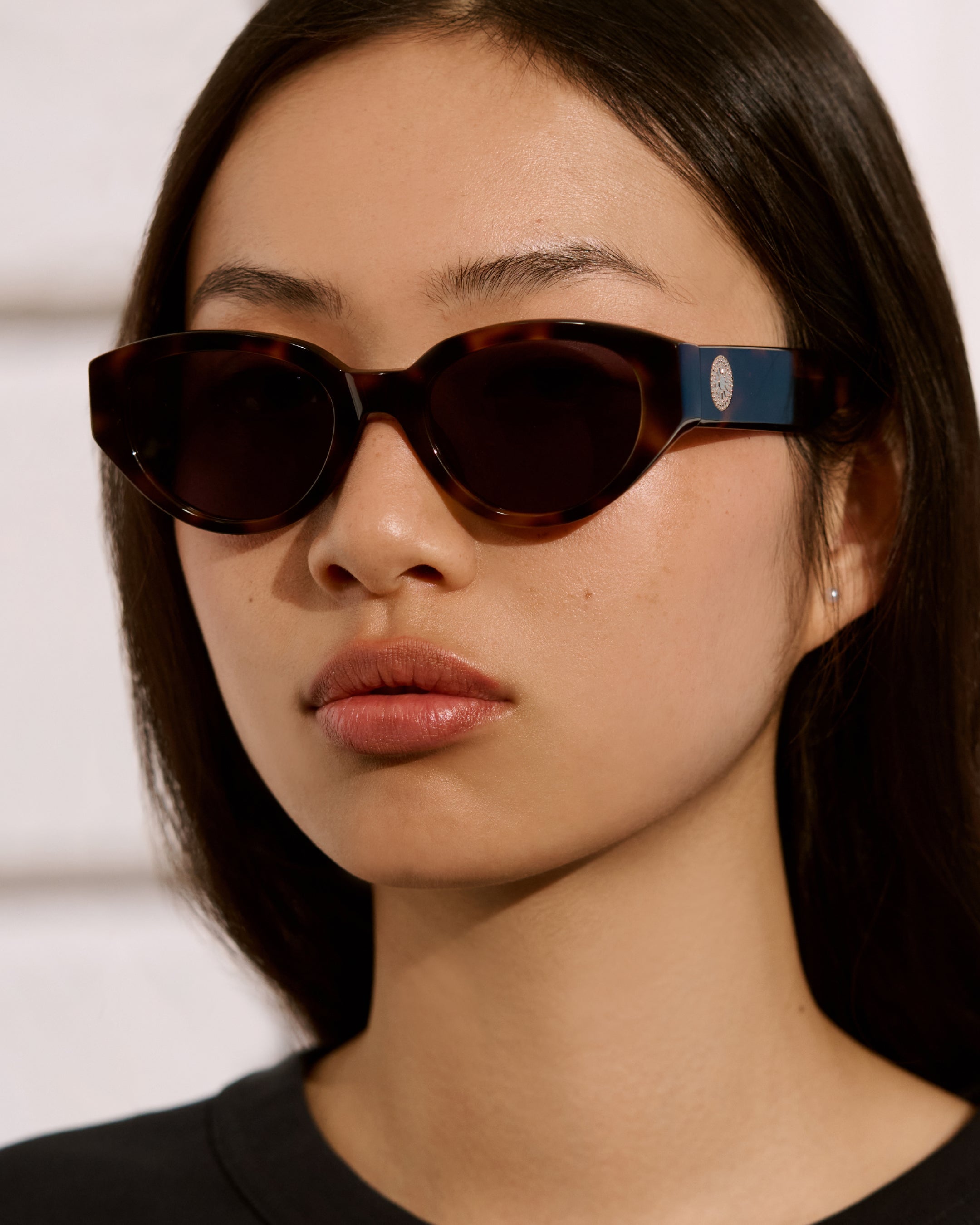 The Meli Icons Butterfly Women's Sunglasses in Tortoise