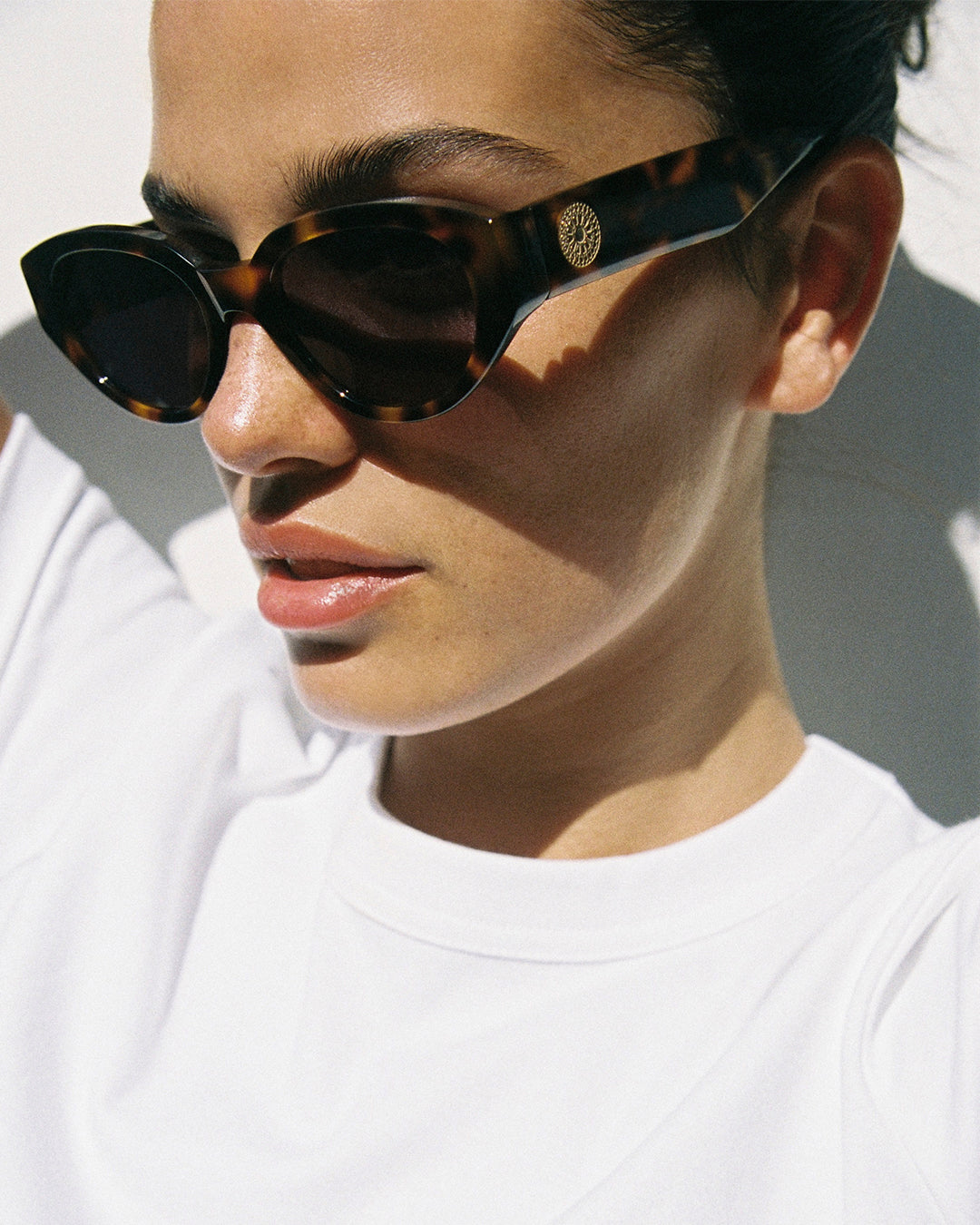 The Meli Icons Butterfly Women's Sunglasses in Tortoise