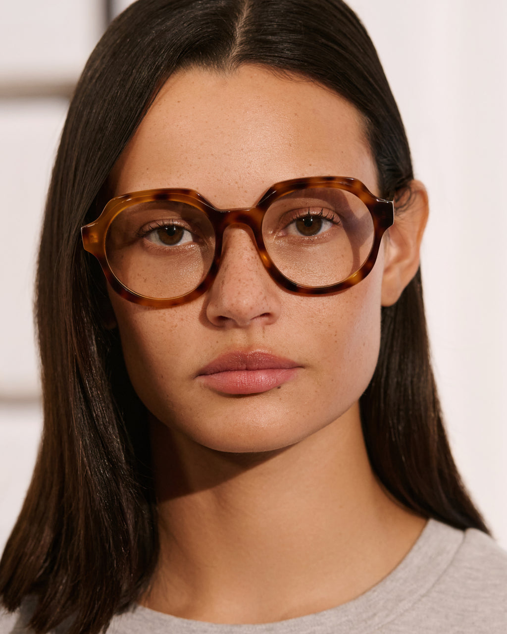 The Fara Rund Damenbrillen in Tortoise