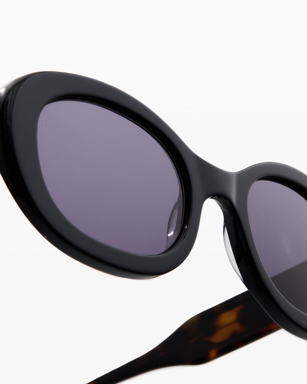 La Margaux Ovale Lunettes de Soleil pour femme in Noir