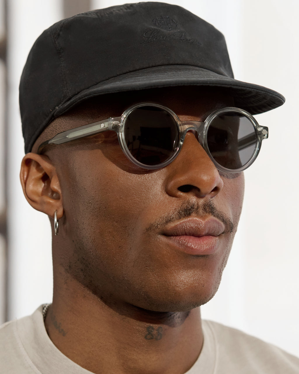 The Gadjo Round Men's Sunglasses in Light grey