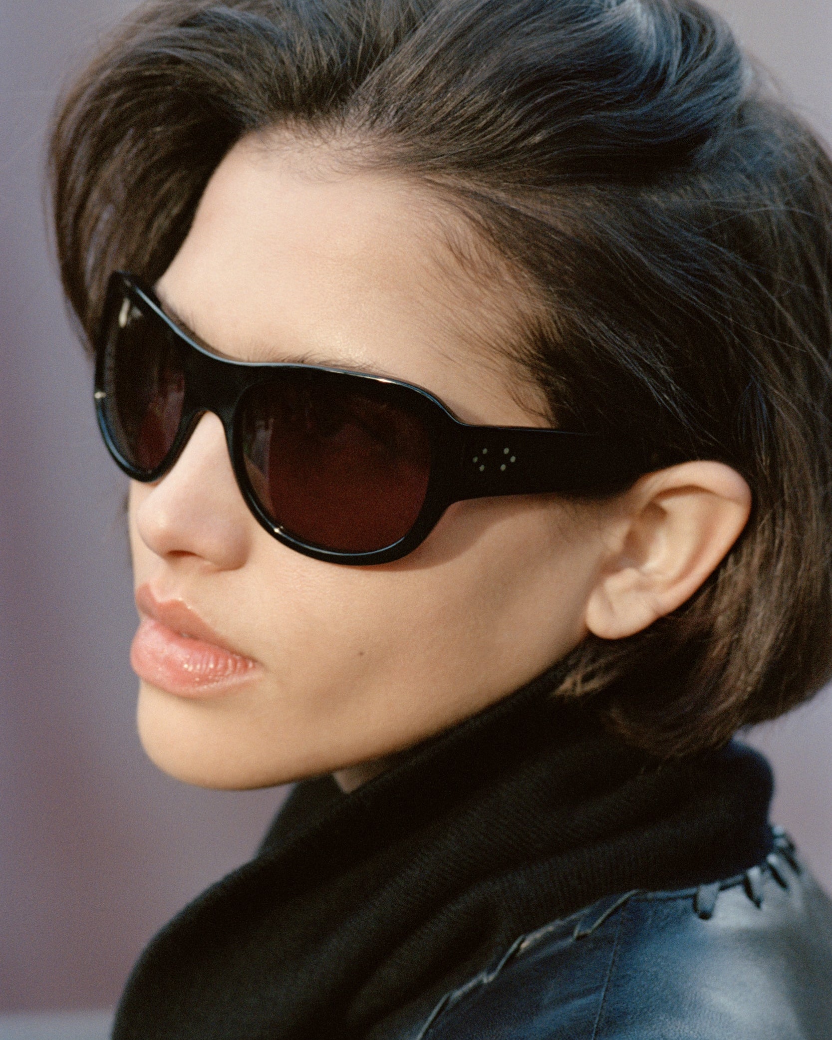 The Aela Aviator Women's Sunglasses in Black