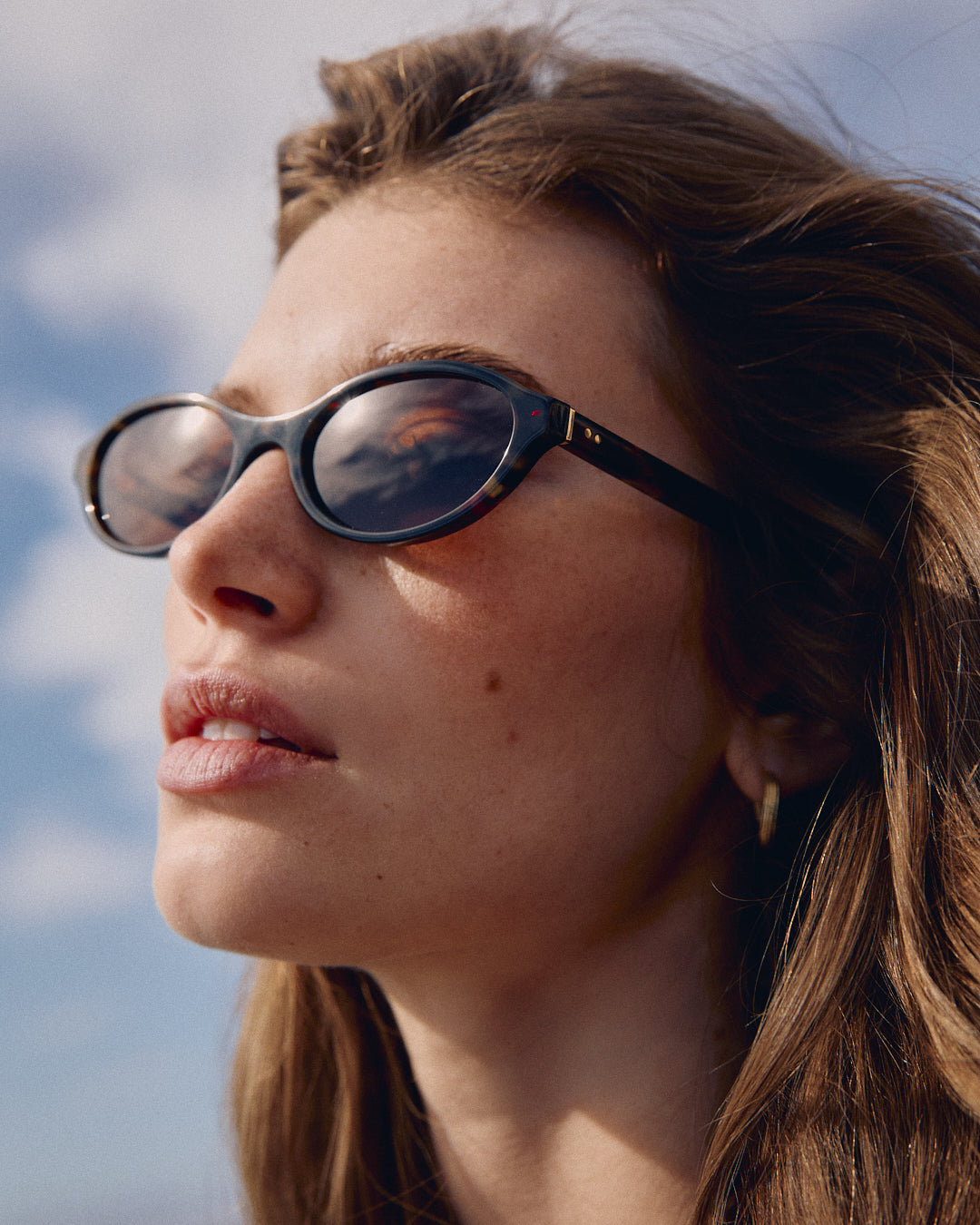 La Meg Ovale Lunettes de Soleil pour femme in Ecaille foncée