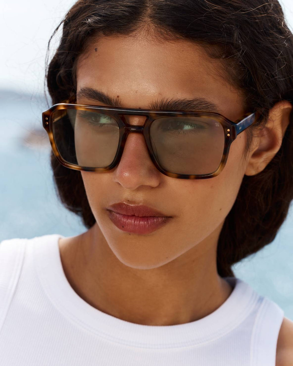 La Alex Aviateur Lunettes de Soleil pour femme in Ecaille foncée