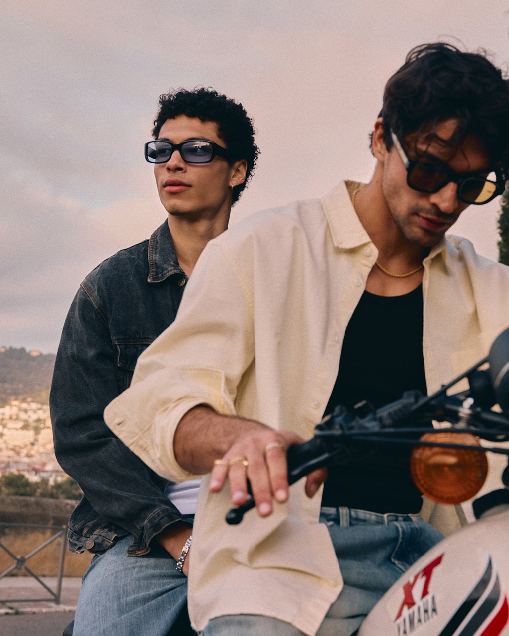 La Chli Rectangular Gafas de Sol para Hombre in Negro