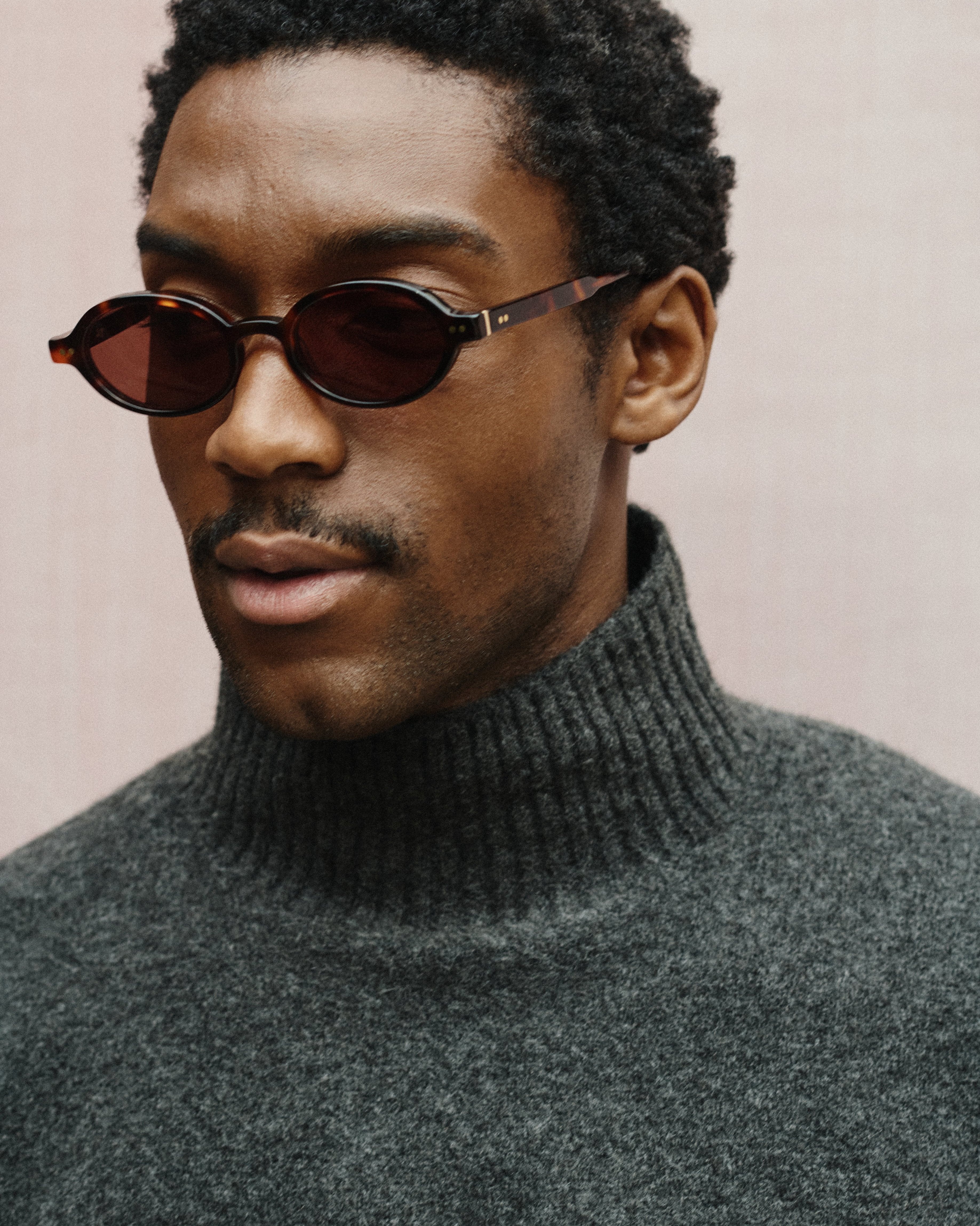 The Elvie Oval Women's Sunglasses in Dark Tortoise