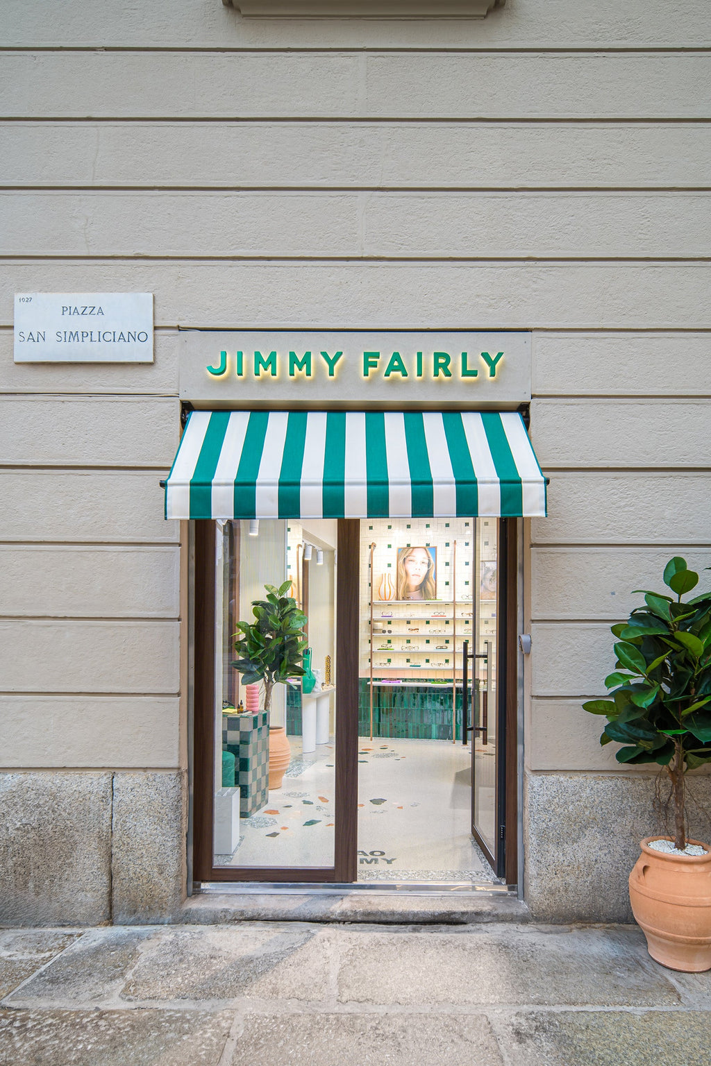 Esplora altri negozi